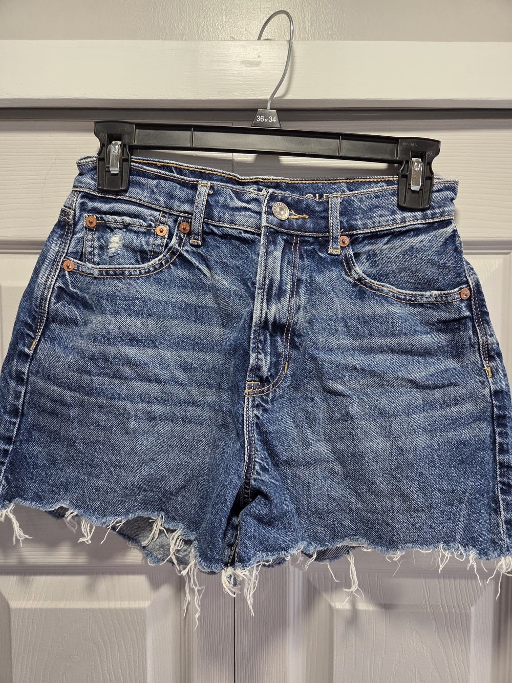 AEO Classic High-Rise Distressed Denim Women's Shorts - Blue